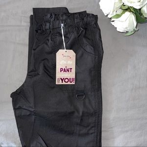✨NWT: Black scrub pants